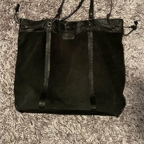 Authentic Burberry tote with dust bag. Like new condition. - Picture 13 of 15